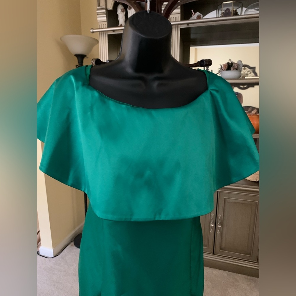 Vivid Emerald green dress by Adrienne Papell size 8